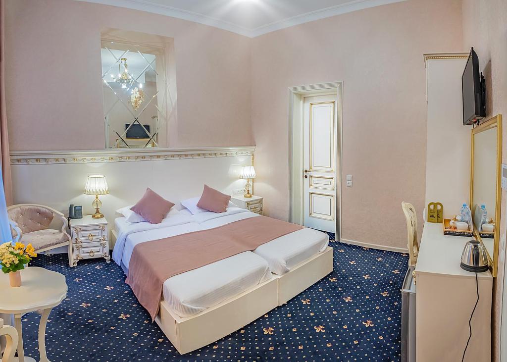 Postel nebo postele na pokoji v ubytování Vintage Hotel