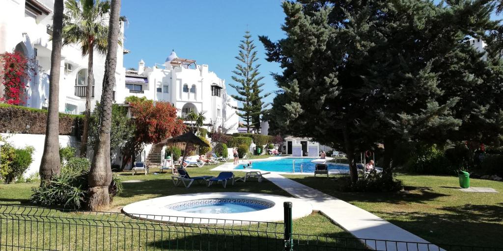 Foto dalla galleria di Resort Calahonda Garden-Medina del Zoco Beach by H&H a Málaga