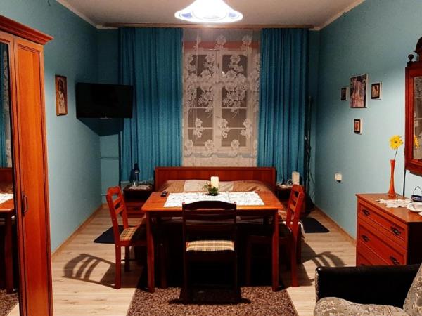 Orzechowy Dworek - Sala Familiar Con Baño Privado