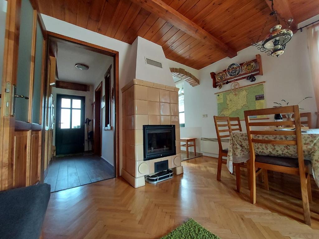 Kuchyň nebo kuchyňský kout v ubytování Titi Family Apartman