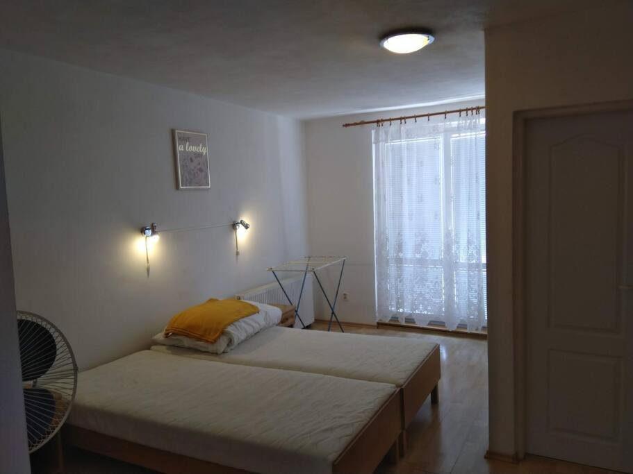 Posteľ alebo postele v izbe v ubytovaní HannaH - Relax dom pod orechom - 4i Apartmán