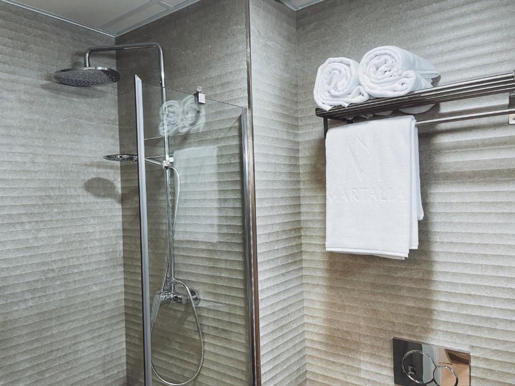 Phòng tắm tại Apartamentos Martalia Namar centro