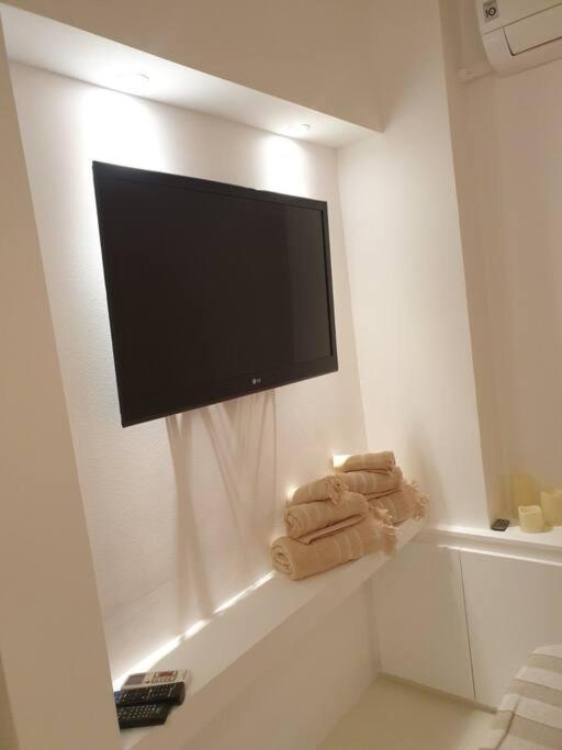 TV a/nebo společenská místnost v ubytování Amalthea Guest House