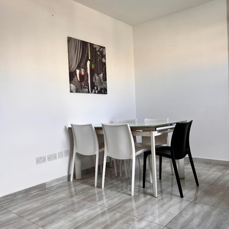 Fotografie z fotogalerie ubytování F3 Room 2, Private Room two single beds shared bathroom v destinaci Msida