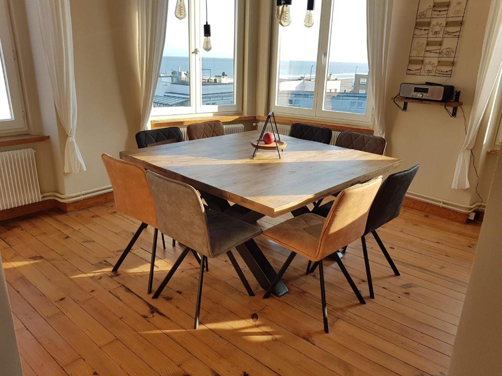 Photo de la galerie de l'établissement Apt 6 pers. Duplex vue mer avec charme de l'ancien, à Bray-Dunes