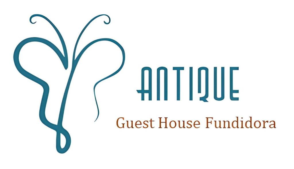 un logo pour un collecteur de fonds antireptique dans l'établissement ANTIQUE Guest House Fundidora, à Monterrey