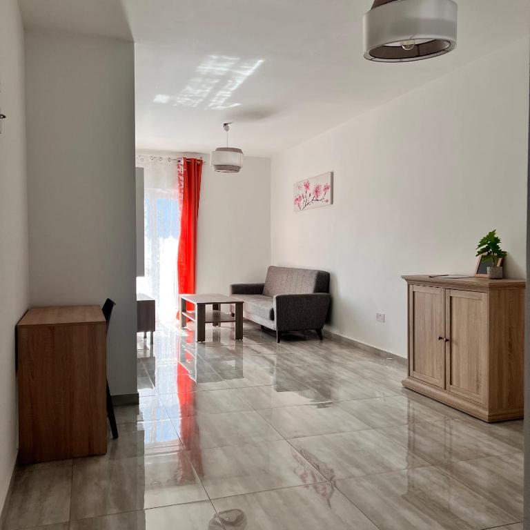 Posezení v ubytování F4 Room 1, Private Double room with private bathroom and balcony