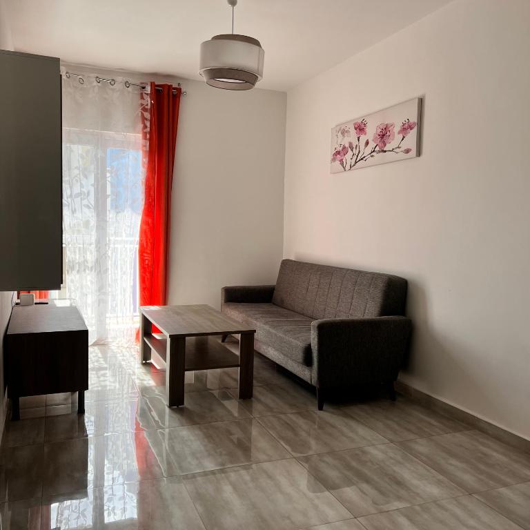 Posezení v ubytování F4 Room 1, Private Double room with private bathroom and balcony