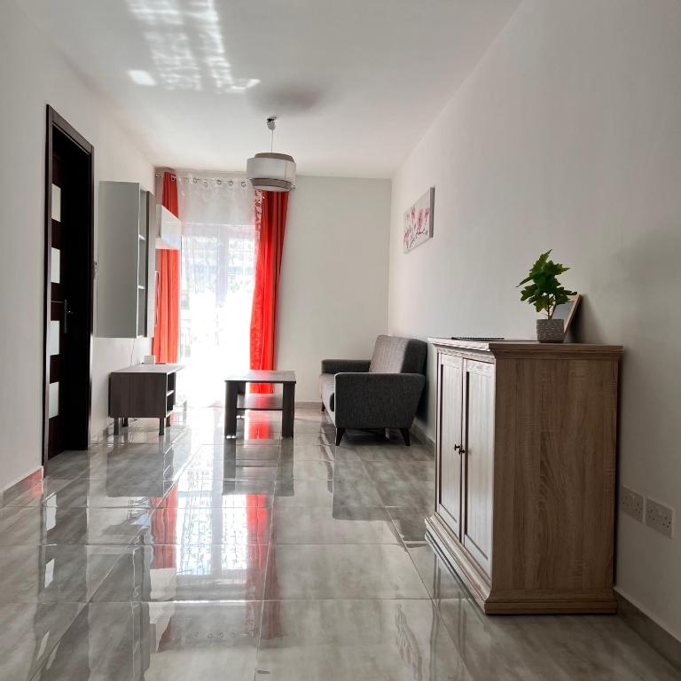 Posezení v ubytování F4 Room 1, Private Double room with private bathroom and balcony