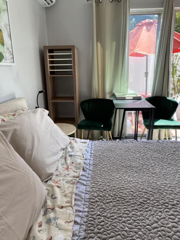 Cozy Studio near Atlantic Ave w/private patio - Housity