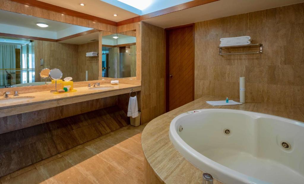 Koupelna v ubytování Sonesta Hotel El Olivar