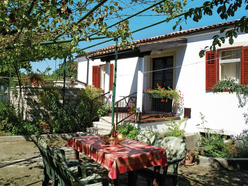Vonkajšia záhrada v ubytovaní Charming Holiday Home in Pula near Beach