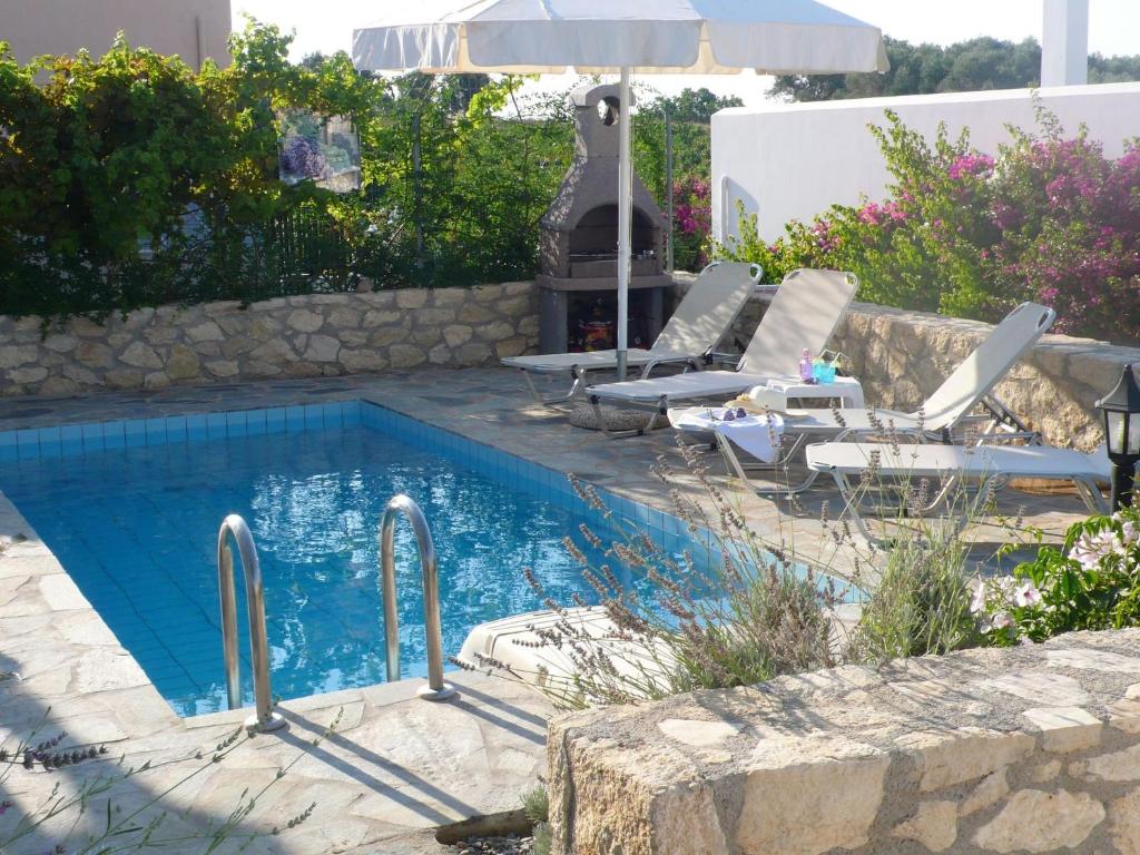 Bazén v ubytování Stylish Villa in Loutra nebo v jeho okolí