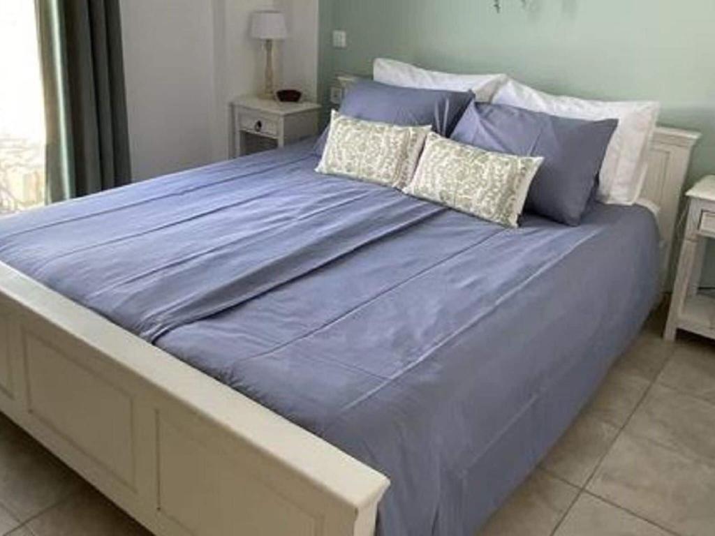 Postel nebo postele na pokoji v ubytování Stylish Villa in Loutra