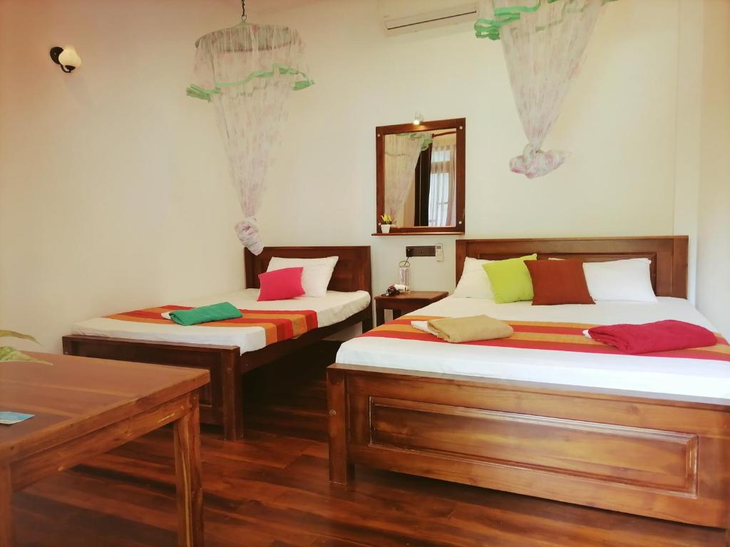 Postel nebo postele na pokoji v ubytování Ceylonima Home Stay