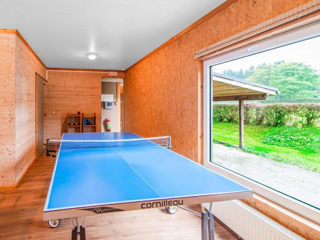Stolní tenis v ubytování Holiday Home High Fens near Ski Lift nebo okolí