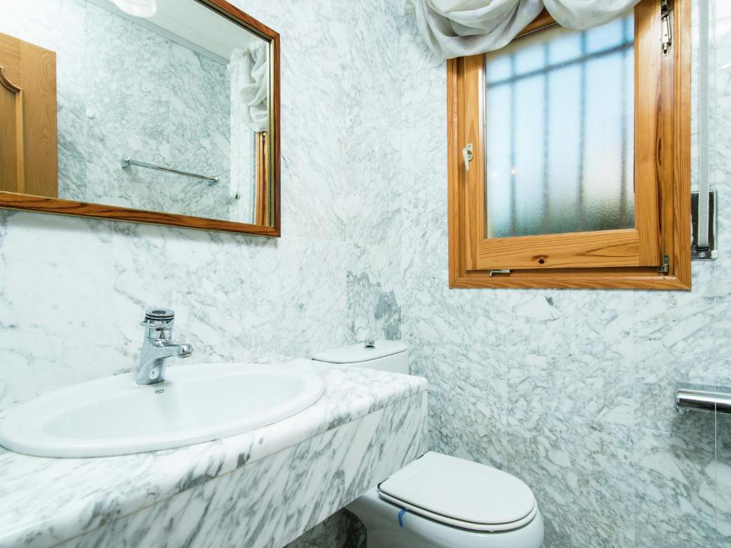 Fotografie z fotogalerie ubytování Villa in Bay of Roses with Private Pool v destinaci Sant Pere Pescador