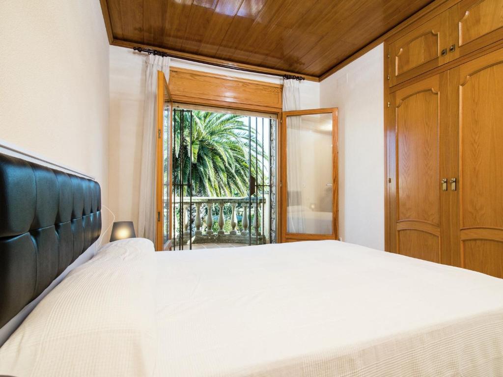 Fotografie z fotogalerie ubytování Villa in Bay of Roses with Private Pool v destinaci Sant Pere Pescador