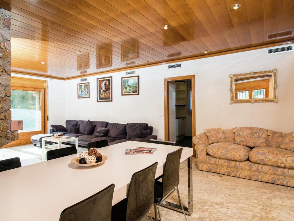 Fotografie z fotogalerie ubytování Villa in Bay of Roses with Private Pool v destinaci Sant Pere Pescador