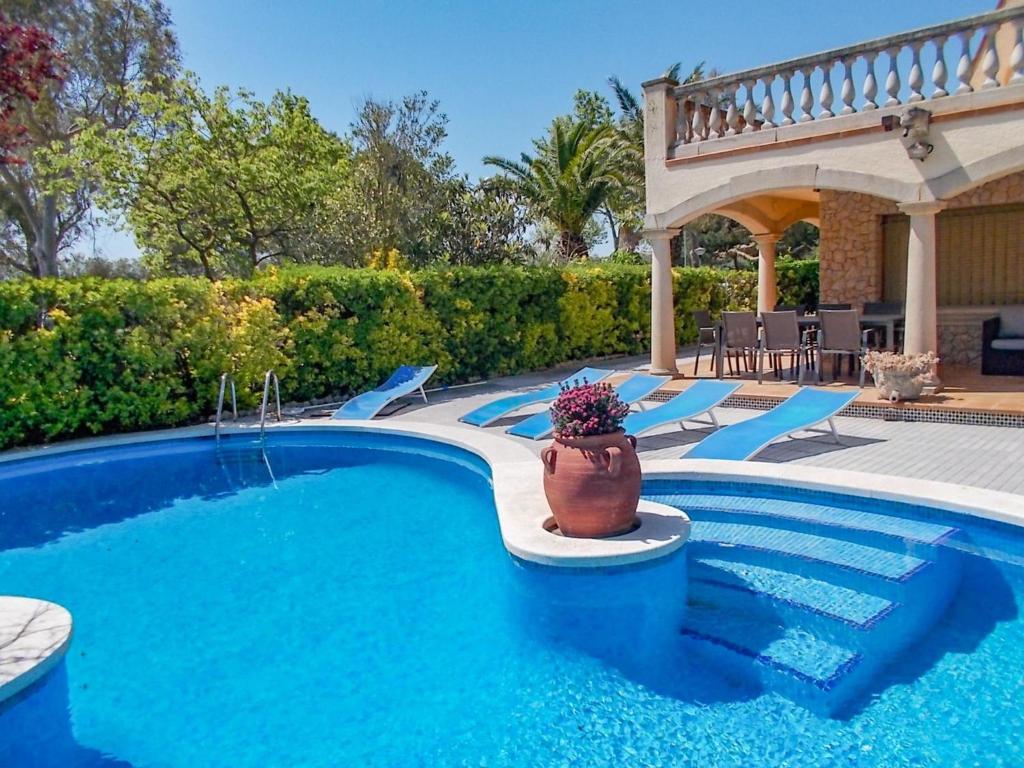 Fotografie z fotogalerie ubytování Villa in Bay of Roses with Private Pool v destinaci Sant Pere Pescador