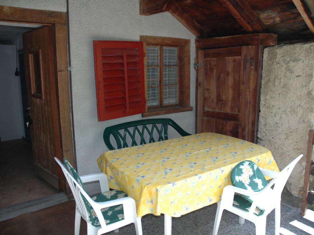 Fotografie z fotogalerie ubytování Chalet in Mörel with Terrace, Parking, Furniture v destinaci Mörel