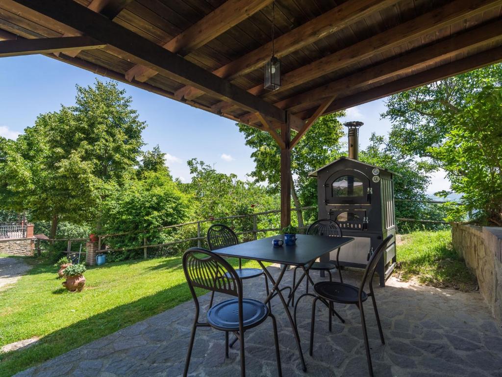Ogród w obiekcie Farmhouse in Umbria with Pool & Views