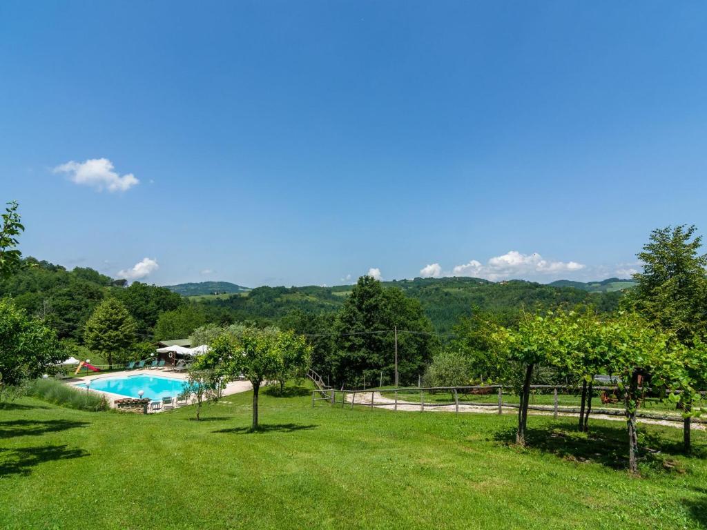 Basen w obiekcie Farmhouse in Umbria with Pool & Views lub w pobliżu