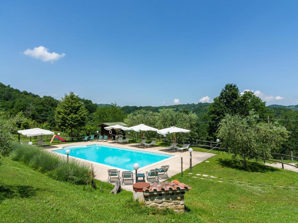 Basen w obiekcie Farmhouse in Umbria with Pool & Views lub w pobliżu