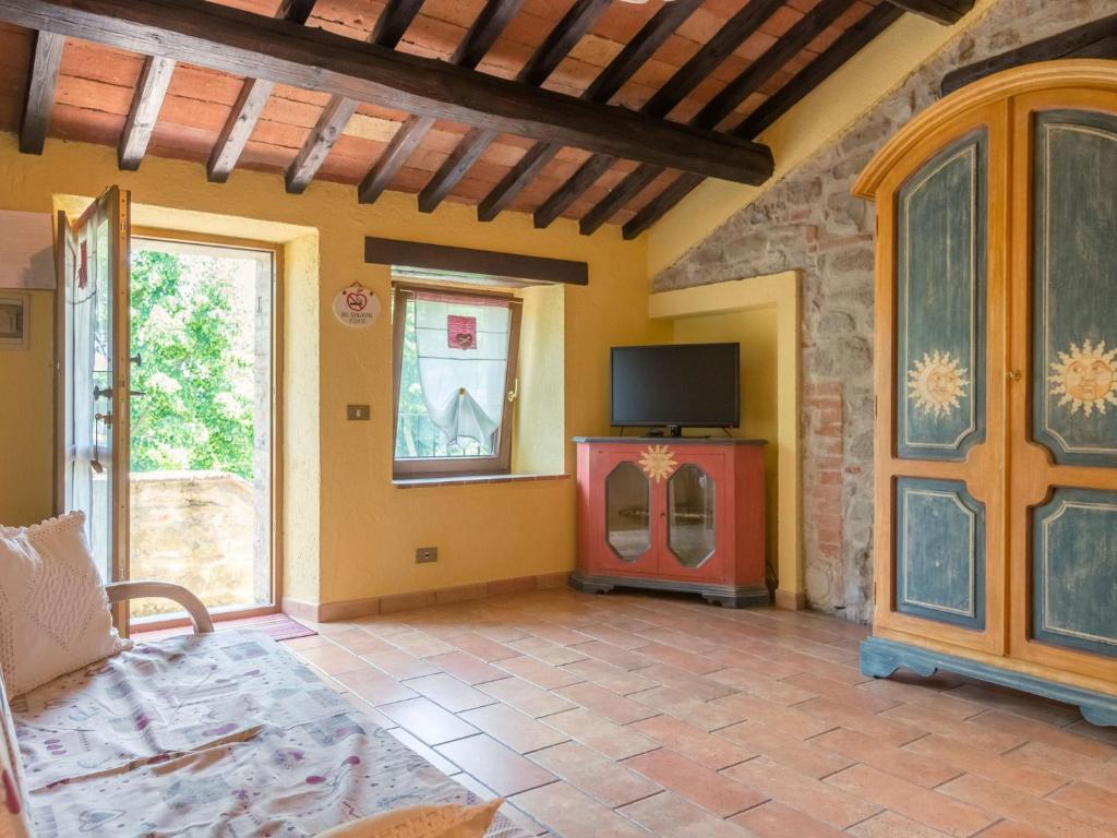 Telewizja i/lub zestaw kina domowego w obiekcie Farmhouse in Umbria with Pool & Views