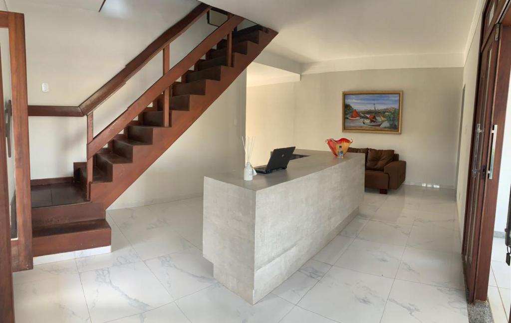 TV a/nebo společenská místnost v ubytování Rio Claro Comfort Hostel e Suítes
