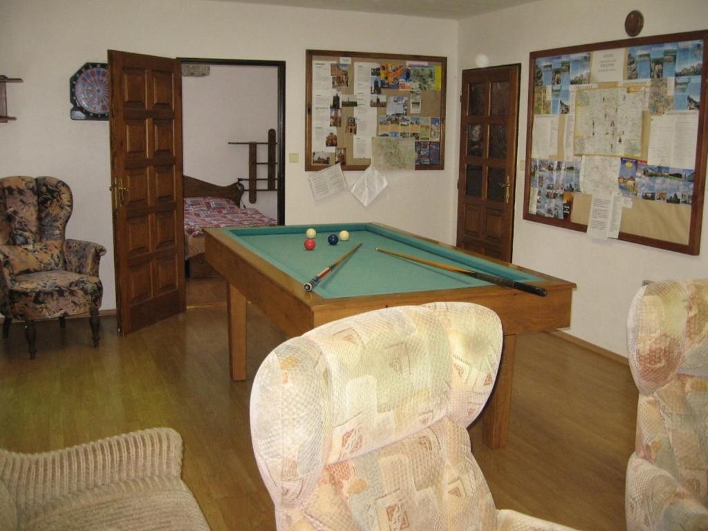 Biliár nebo kulečník v ubytování Villa in Zelenecká Lhota with Private Pool