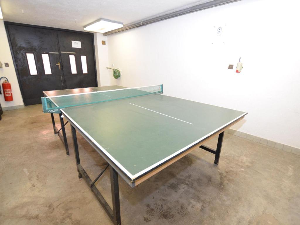 Stolní tenis v ubytování Villa in Zelenecká Lhota with Private Pool nebo okolí
