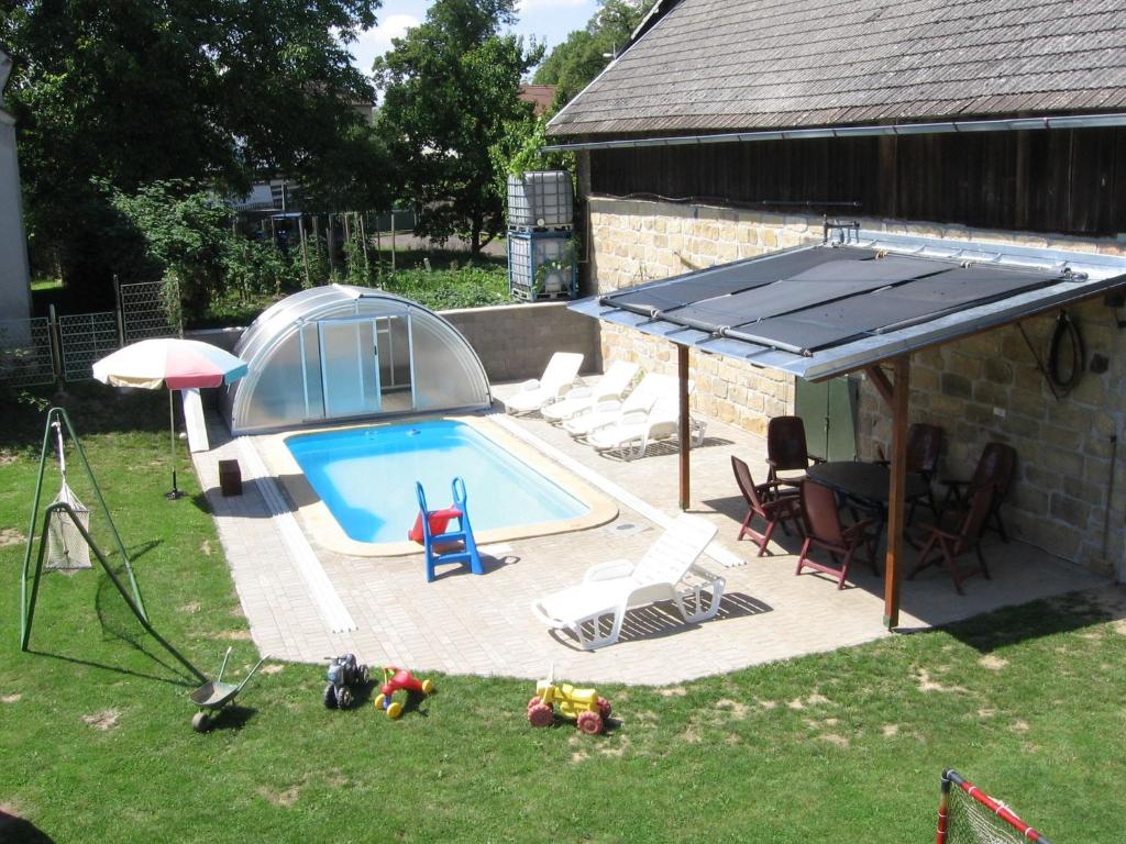 Bazén v ubytování Villa in Zelenecká Lhota with Private Pool nebo v jeho okolí