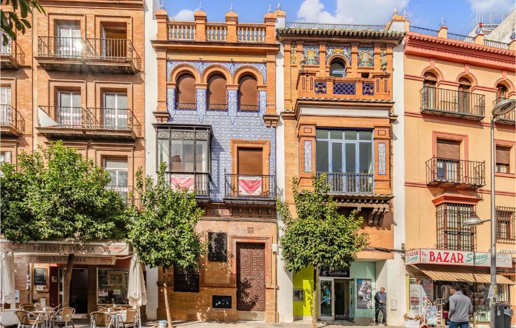een groep gebouwen in een straat met bomen bij Amazing Apartment In Sevilla With Kitchen in Sevilla