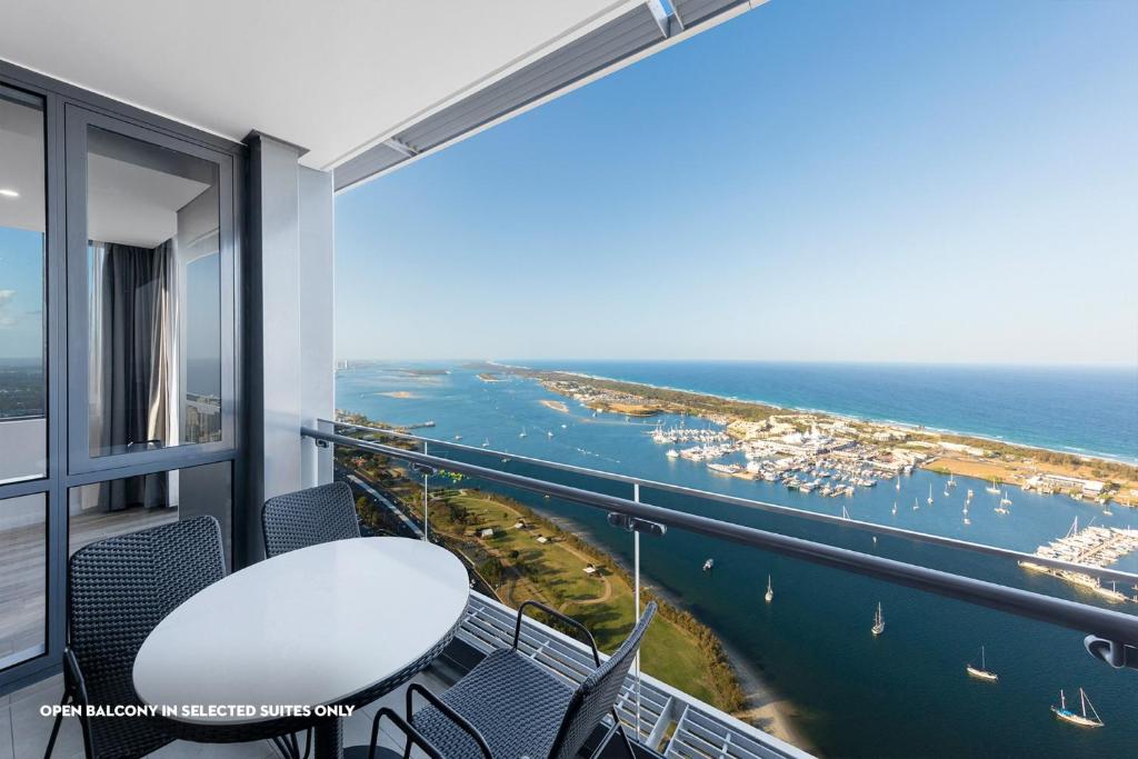 Meriton Suites Southport - Resim 24