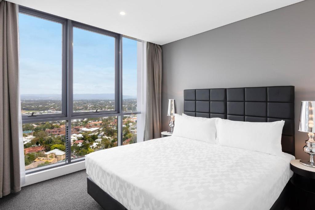 Postel nebo postele na pokoji v ubytování Meriton Suites Southport