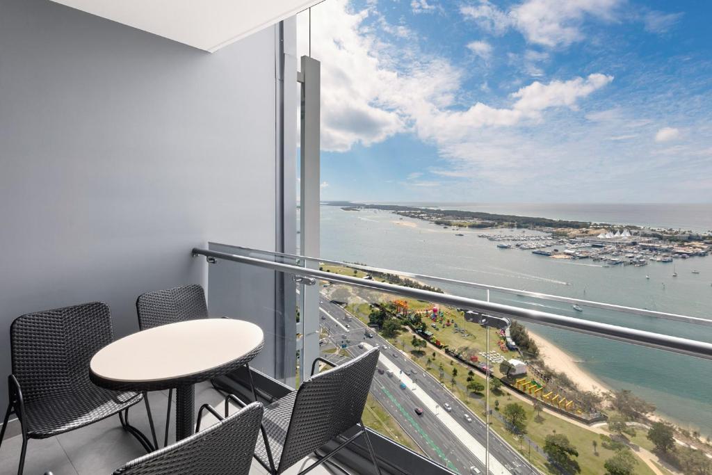 Meriton Suites Southport - Resim 32