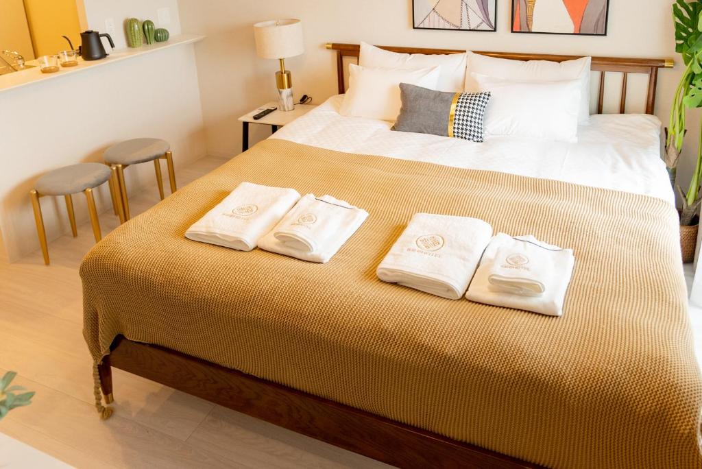 Postel nebo postele na pokoji v ubytování 谷町君 HOTEL 日本橋47