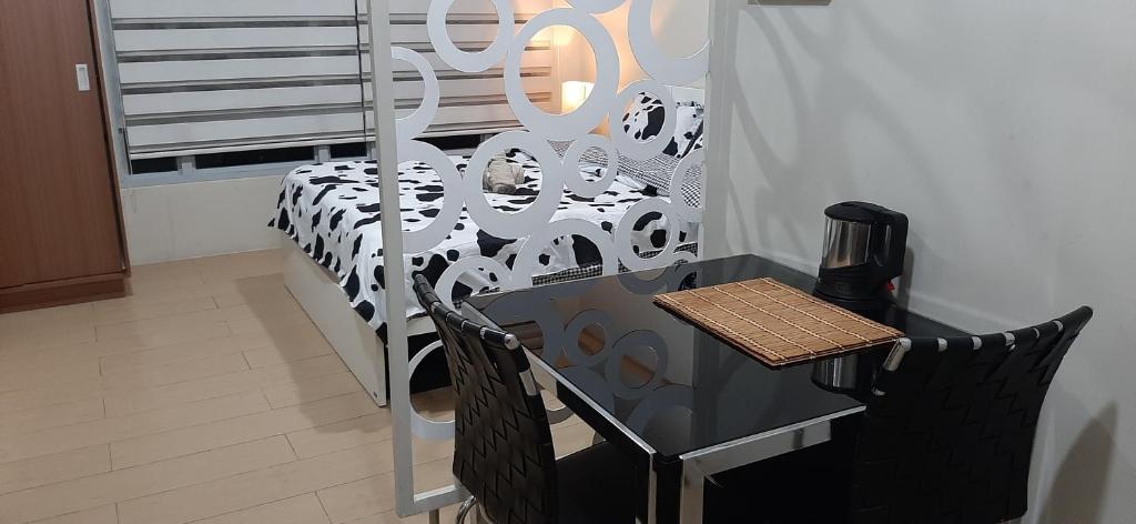 Cozy City View Condo @ Newport NAIA T3 Airport & RWM Images