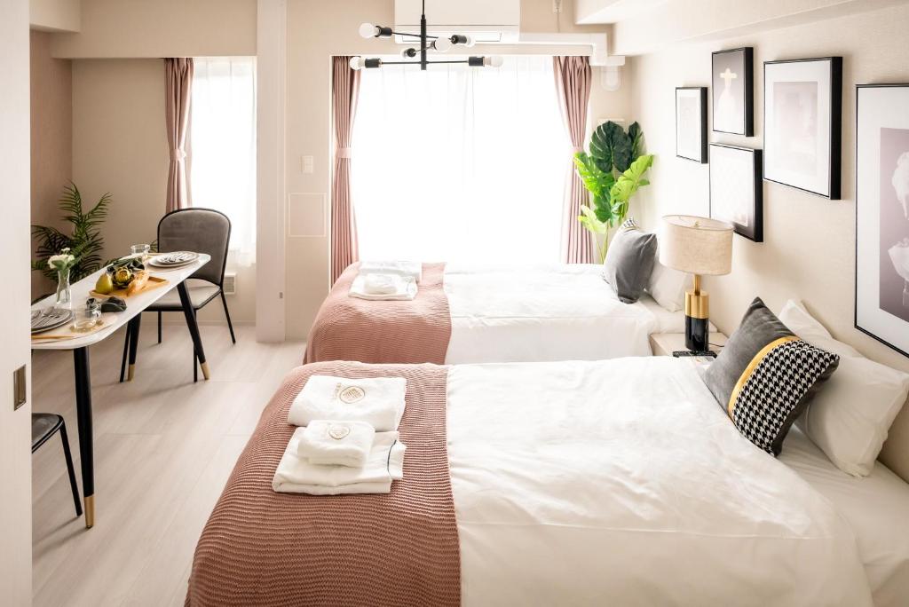 Postel nebo postele na pokoji v ubytování 谷町君 HOTEL 日本橋47