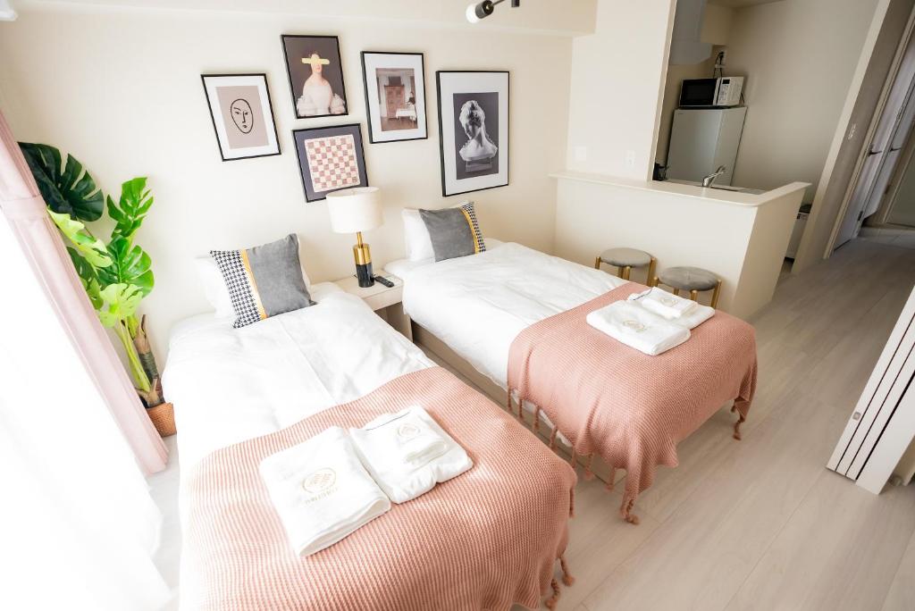 Postel nebo postele na pokoji v ubytování 谷町君 HOTEL 日本橋47