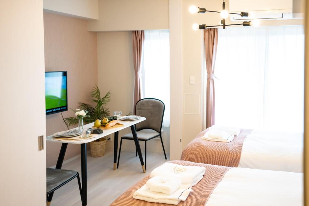 Postel nebo postele na pokoji v ubytování 谷町君 HOTEL 日本橋47