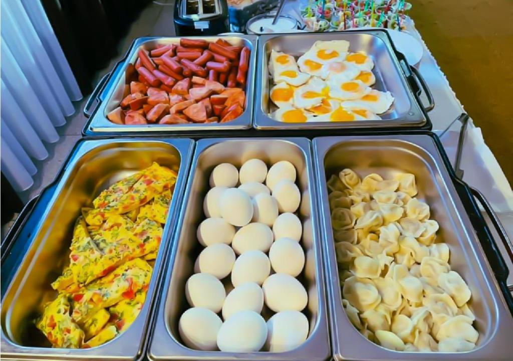ホテルの敷地内または近くでの食事または食べ物