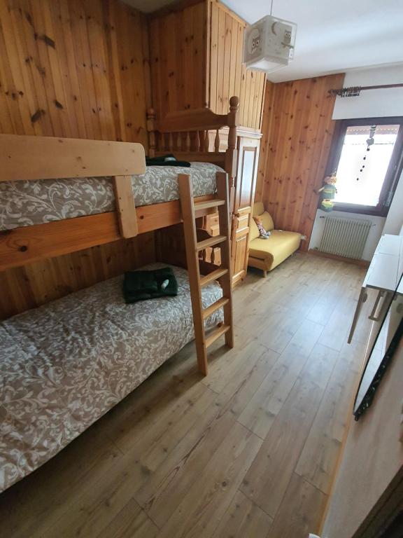 A bed or beds in a room at Appartamento Piano terra - Marmolada - Rocca Pietore - Boscoverde