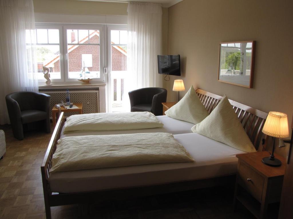 מיטה או מיטות בחדר ב-Strandhotel-Najade