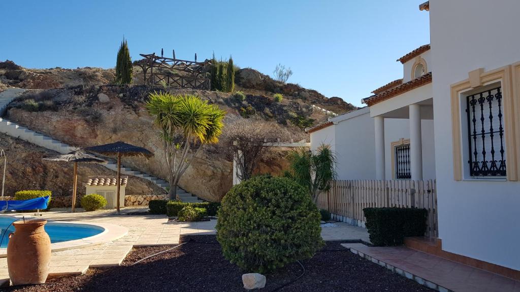 Villa Rosada - luxurious 3-bedroom villa with garden and pool ...