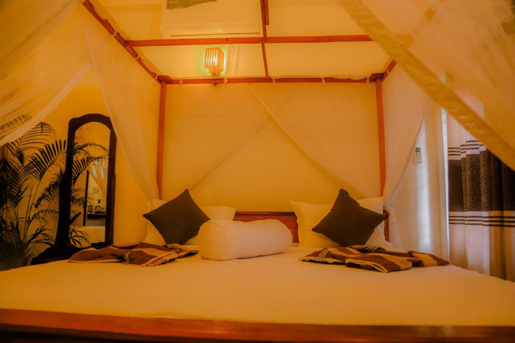 Postel nebo postele na pokoji v ubytování Ruwan Jungle Homestay