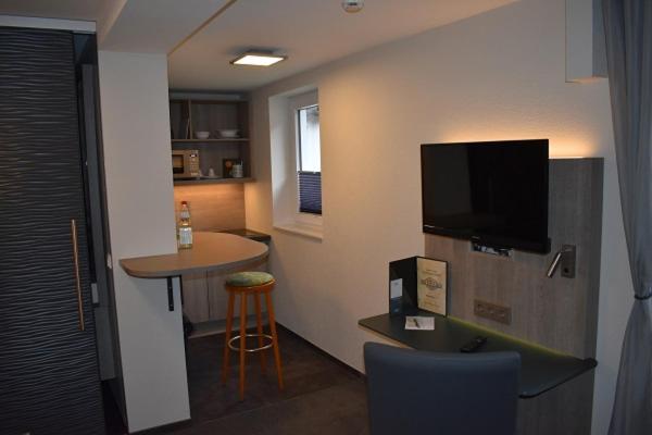 TV a/nebo společenská místnost v ubytování Hotel Neue Stuben