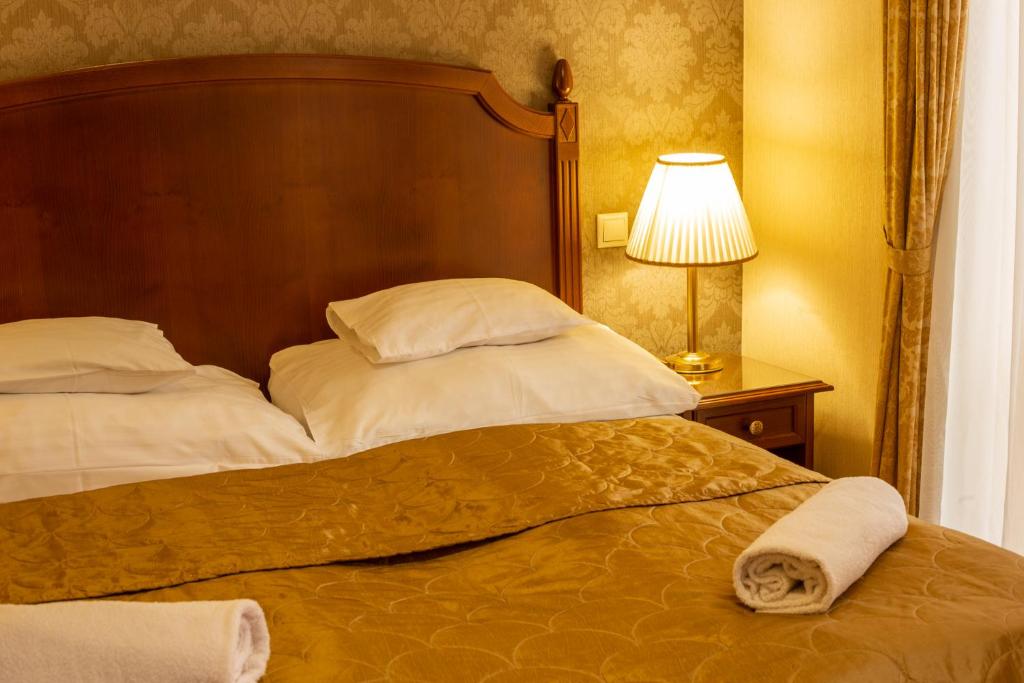 Postel nebo postele na pokoji v ubytování Mozart Hotel