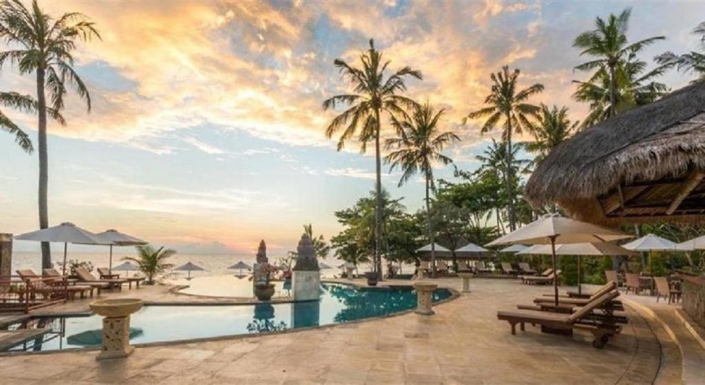 Bazén v ubytování Siddhartha Oceanfront Resort & Spa Bali nebo v jeho okolí